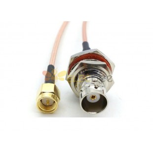 Montaje en panel de mamparo hembra BNC a cable flexible macho SMA 1